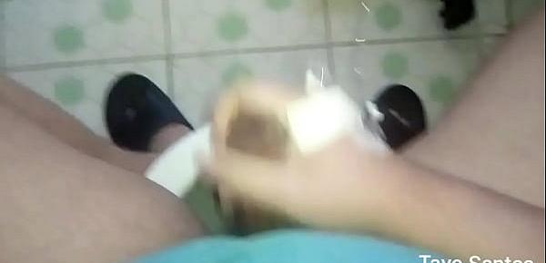  Enseñando la verga a Militar en Hospital | Masturbándome en baño de Cirujía   Lechazo